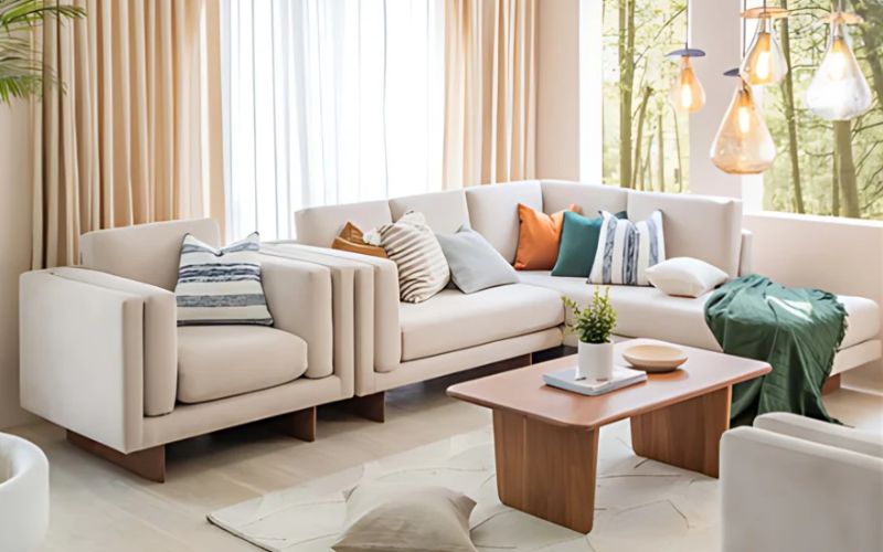 Không đặt sofa dưới đèn chùm hay xà ngang